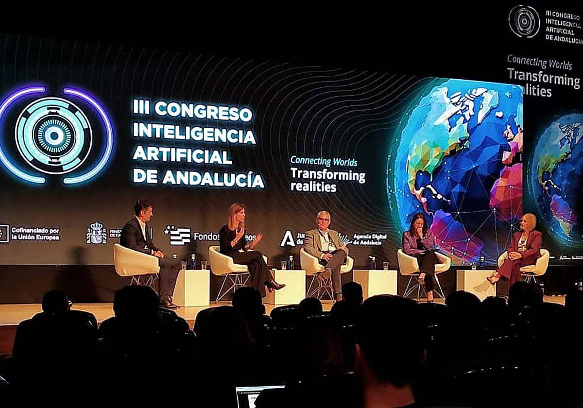 Mesa sobre IA generativa en TAI Granada. Amanda Martínez