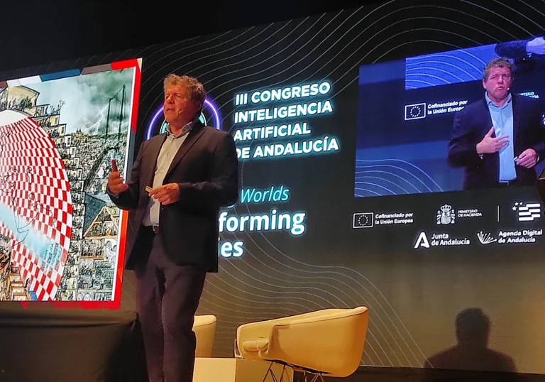 Mario Picazo, meteorólogo y experto en cambio climático, en la ponencia que ha inaugurado este martes el III Congreso de Inteligencia Artificial de Andalucía. AMANDA MARTÍNEZ.